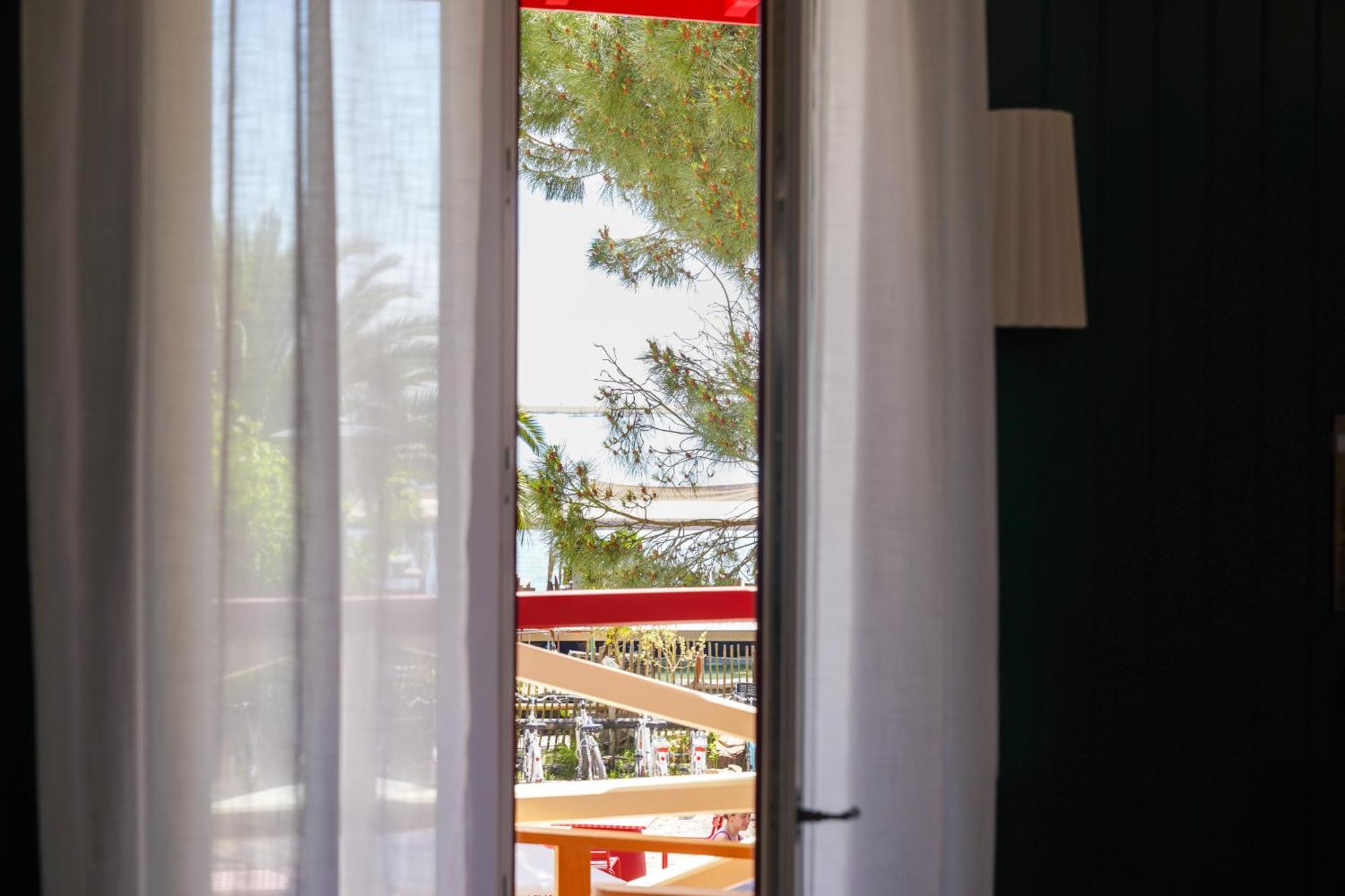 Hotel De La Plage เลเฌอ-แกป-เฟร์เร ภายนอก รูปภาพ